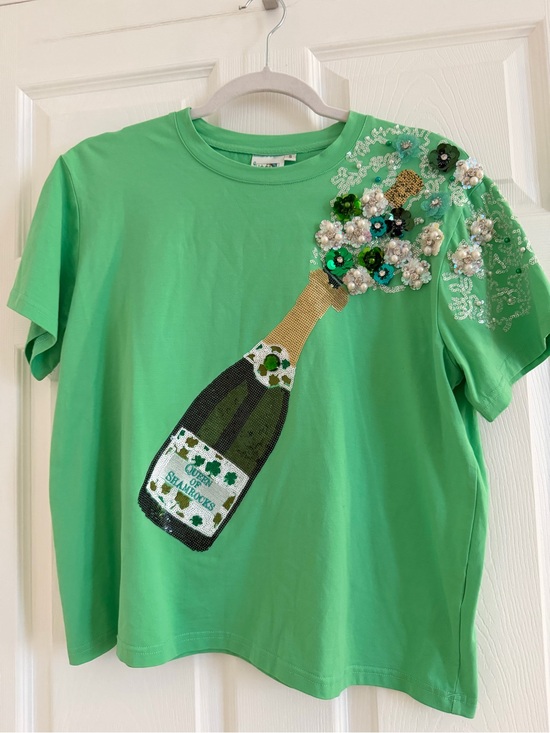 QUEEN OF SPARKLES Tops - QUEEN OF SPARKLES Queen of Shamrocks Champagne Graphic Tee
